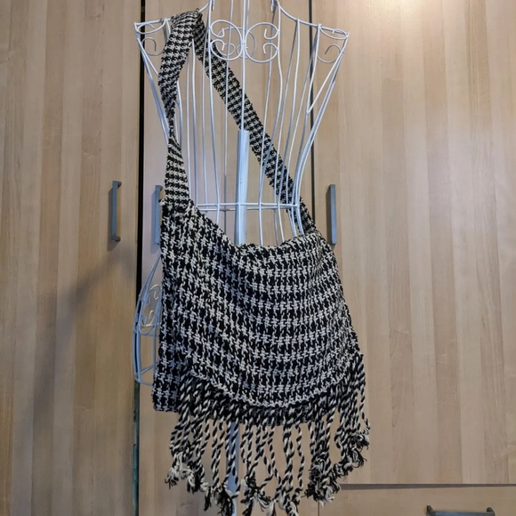 Handwoven crossbody bag in black and ecru